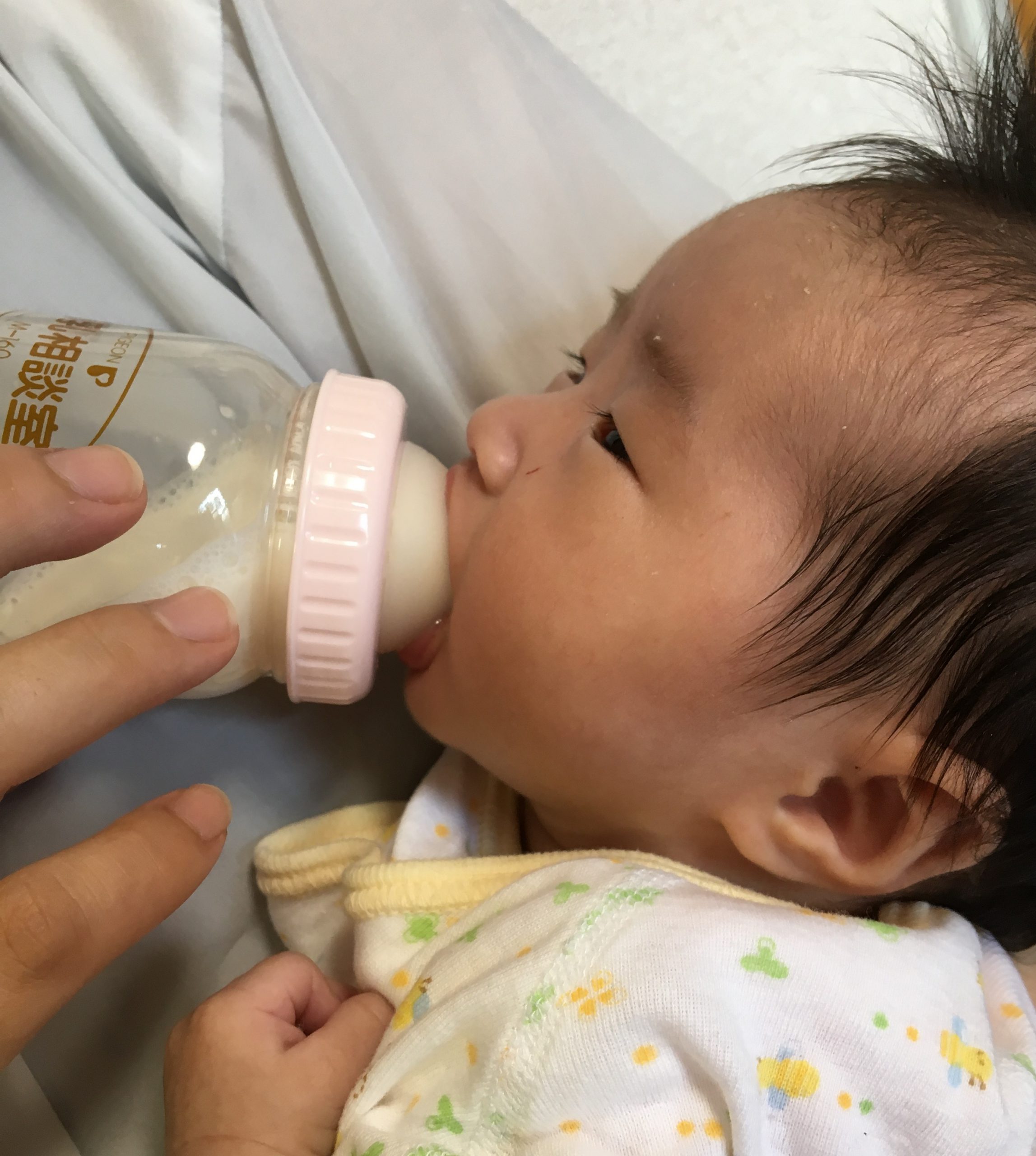  赤ちゃんが飲む粉ミルクをぬるま湯でつくると危険!!
